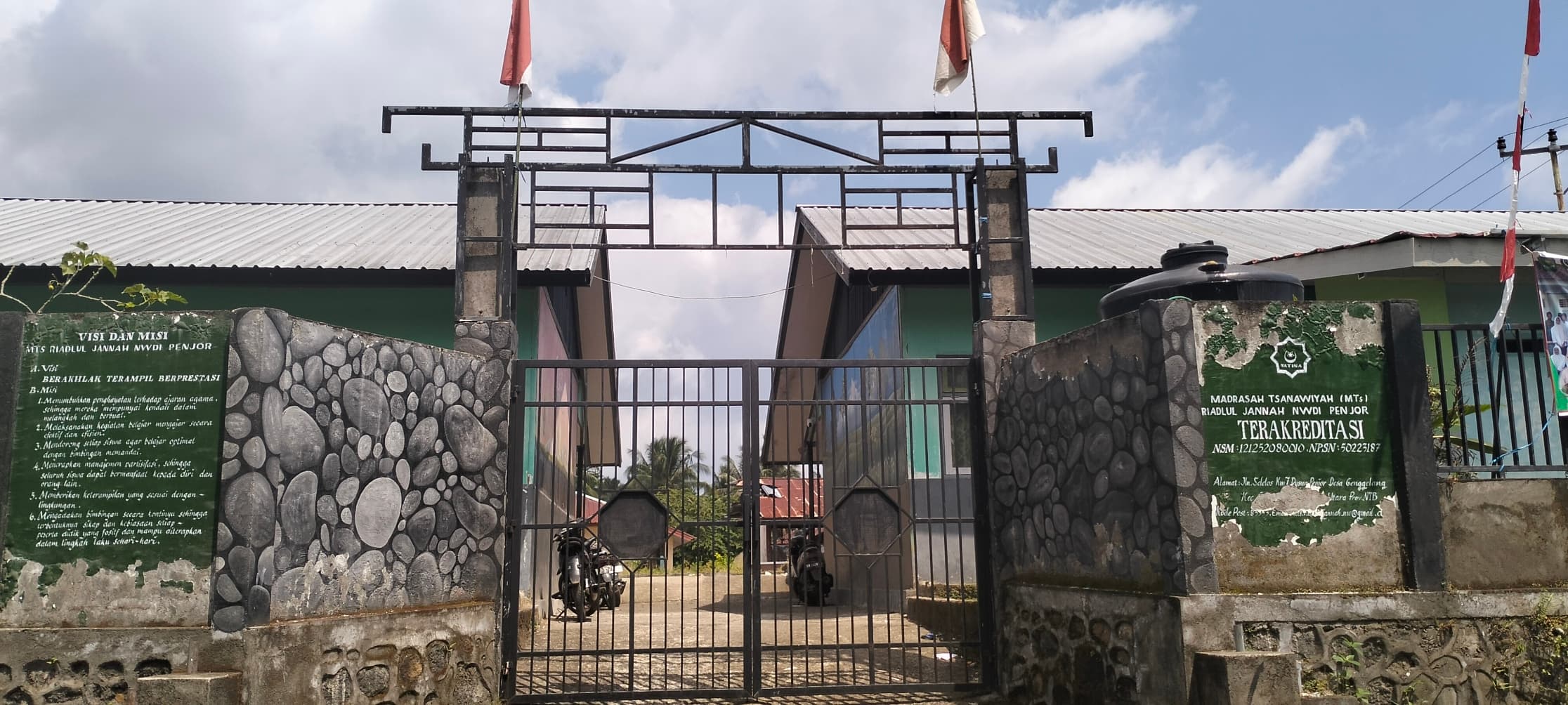 Suasana lingkungan pendidikan Yayasan Titi Samaguna yang asri dan penuh semangat belajar