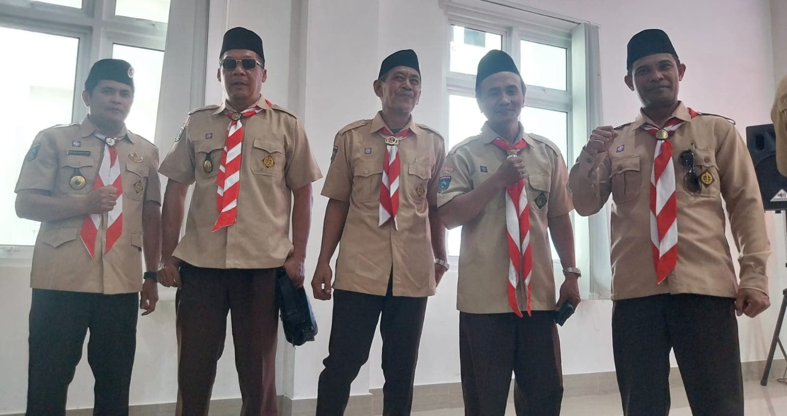 Kepala sekolah MTs melepas peserta Pramuka untuk mengikuti jambore